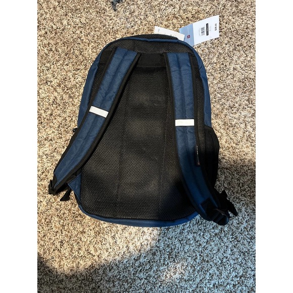 Swiss tech Backpack - Picture 2 of 3